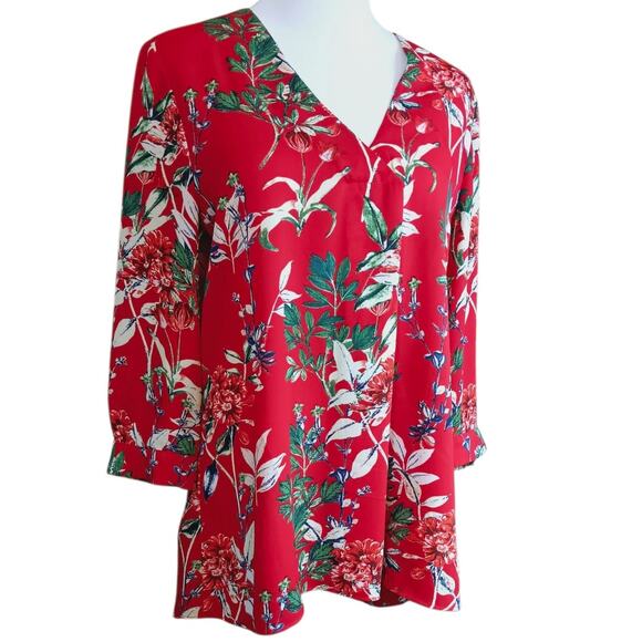 ROSE & OLIVE Romantic Floral Red Top Blouse Medium V-Neck 3/4 Sleeves Career - Picture 2 of 9